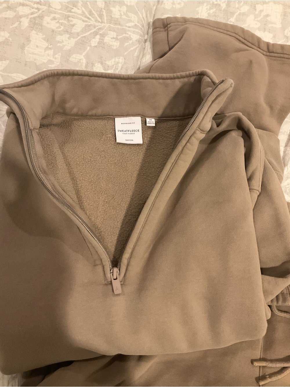 Aritzia Boyfriend Sweatset in Nomad Taupe (Medium/Tall)